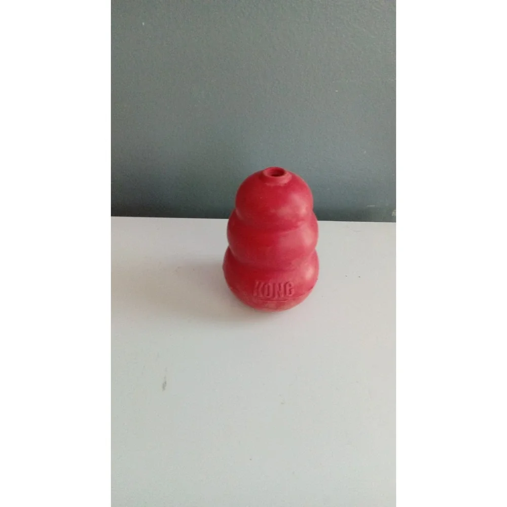KONG Classic Dog Toy Durable Chew Treat Dispenser‎ Puppy Teething Red